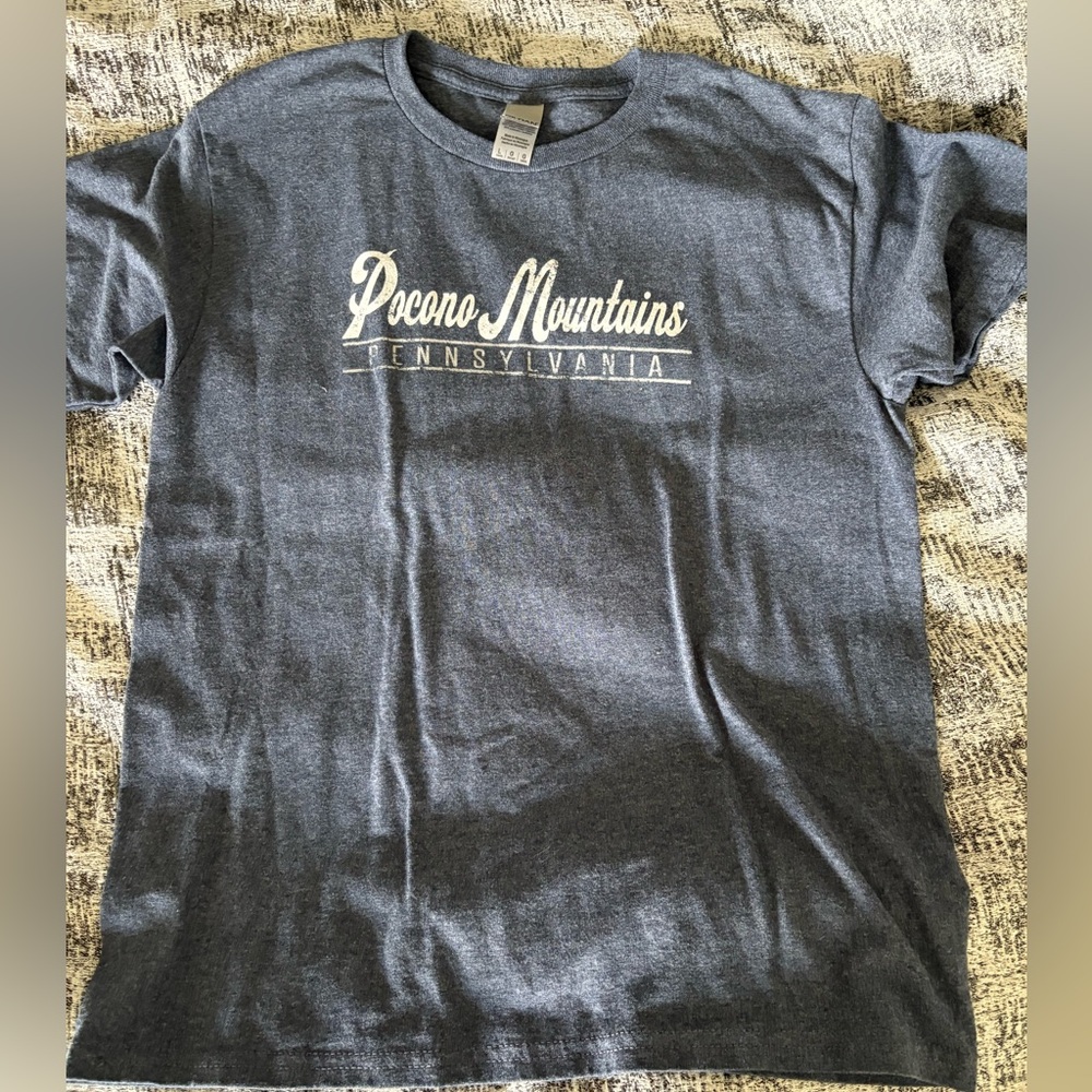 Pocono Mountain T-Shirt Youth Size Large